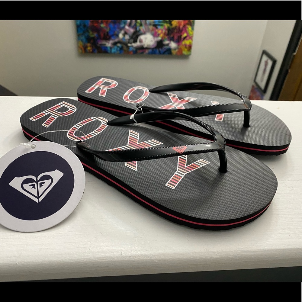 ROXY NWT Flip-flops Size 8 - women’s Free Shipping